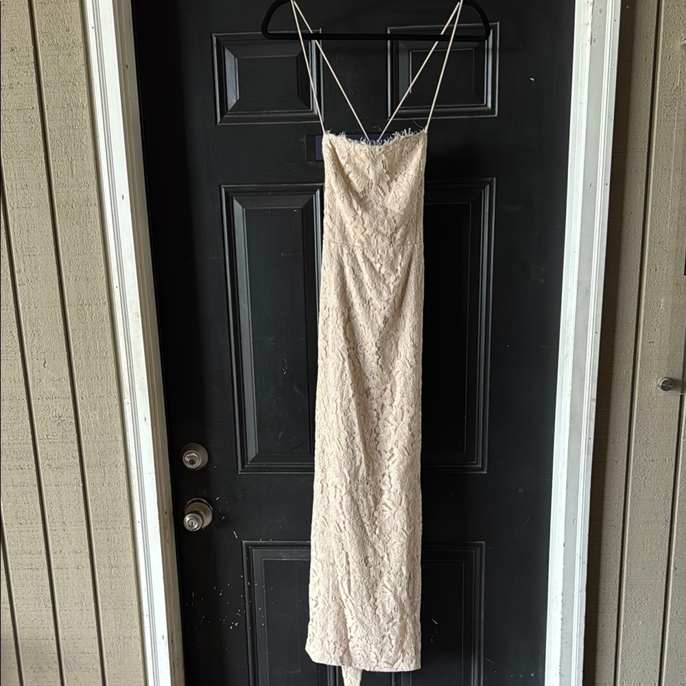 Fame and Partners Elegant Cream Lace Dress